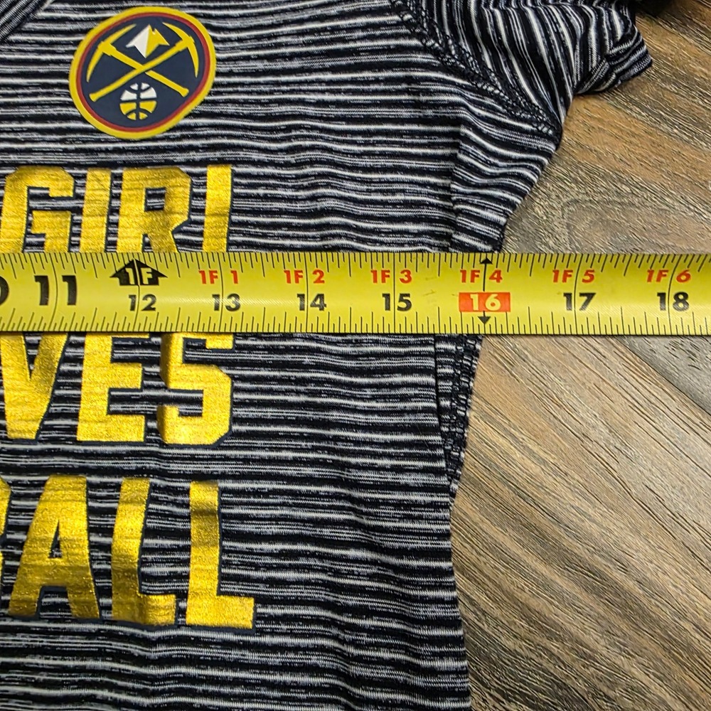 New Era Denver Nuggets Basketball T Shirt Womens Small Striped V Neck Tee - Picture 3 of 6